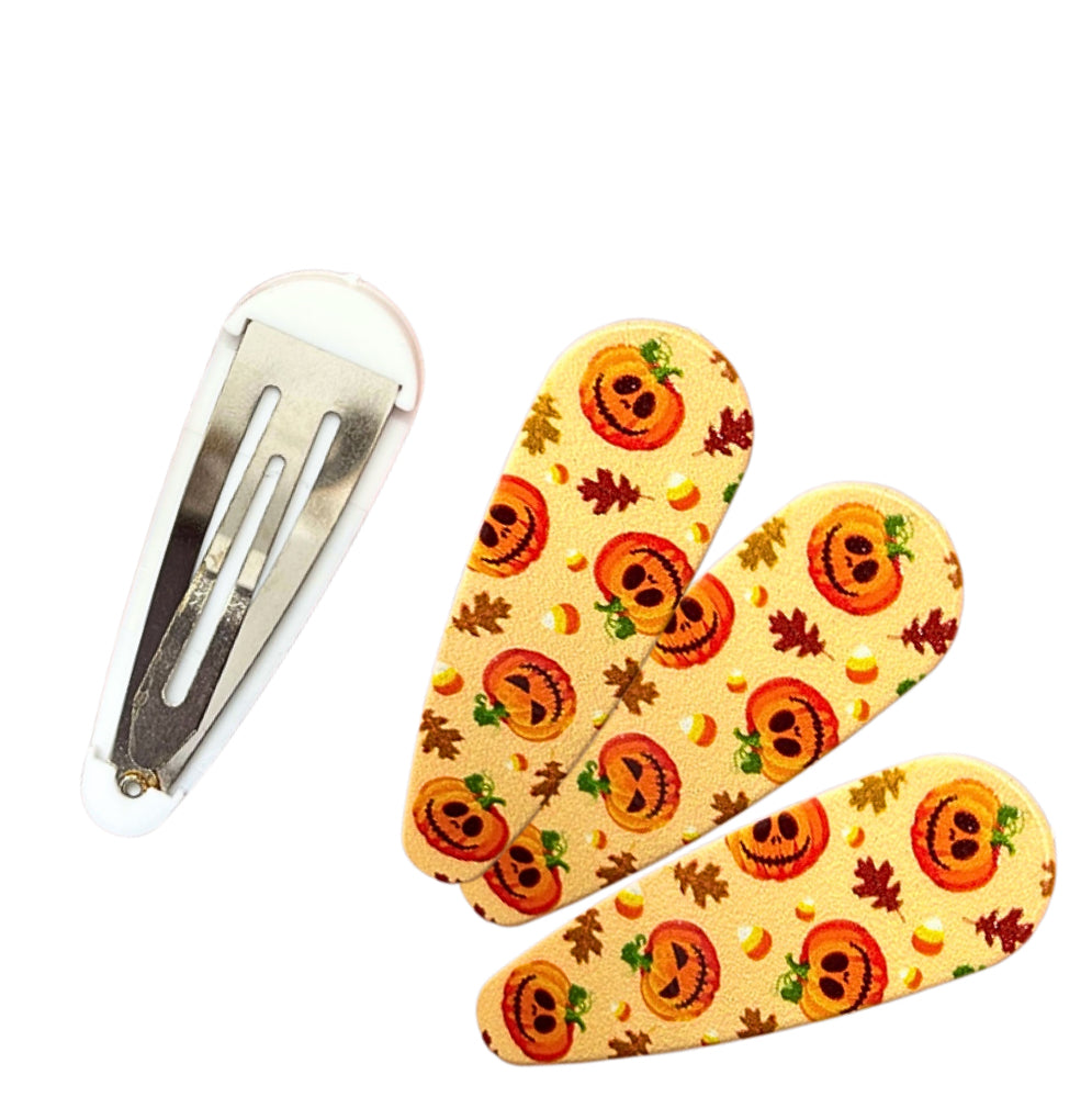 Pumpkin patterned snap clip with cover