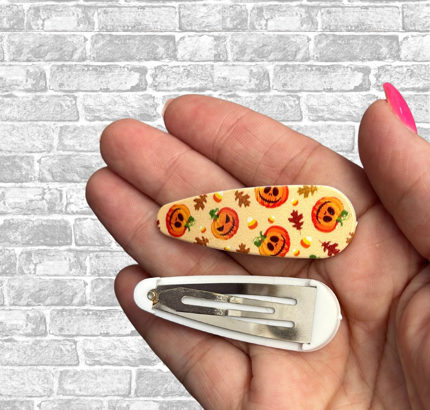 Pumpkin patterned snap clip with cover