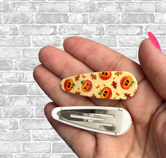 Pumpkin patterned snap clip with cover